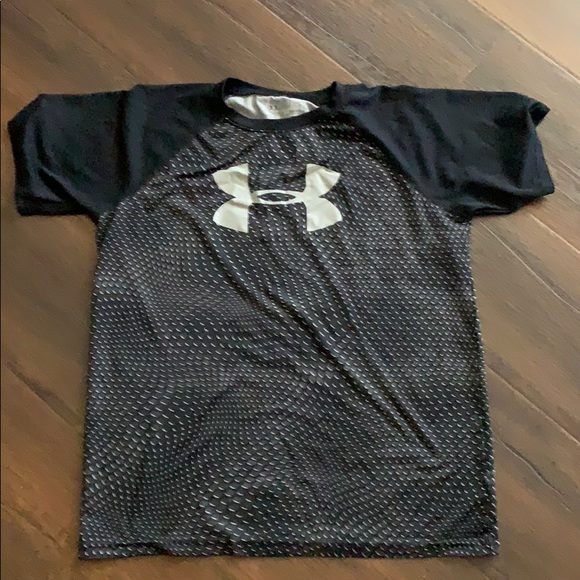 Under Armour Other - UNDER ARMOUR HEAT GEAR Top BLACK LOOSE.Sz Youth XL